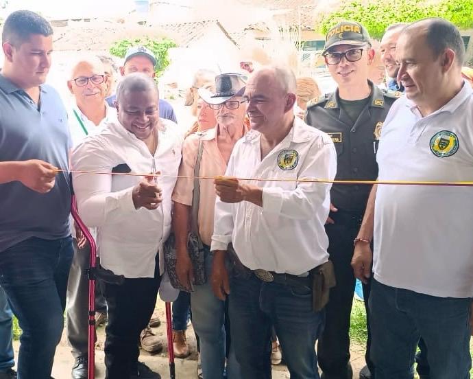 actualidad-1/subsecretaria-de-accion-comunal-acompano-la-inauguracion-de-la-sede-asocomunal-hernando-gomez-rivas-en-roldanillo